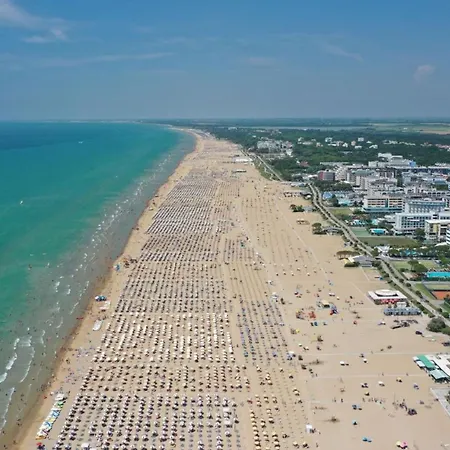 Relaxing Flat With Sea Views In Bibione Appartamento